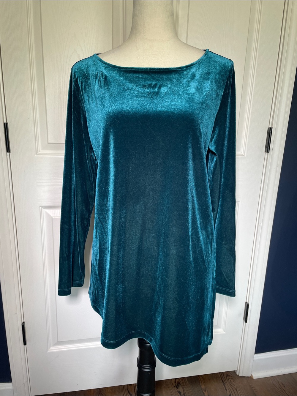 Susan Graver Teal Velvet Tunic Top Long Sleeve Boat Neck Blouse Asymmetrical Hem